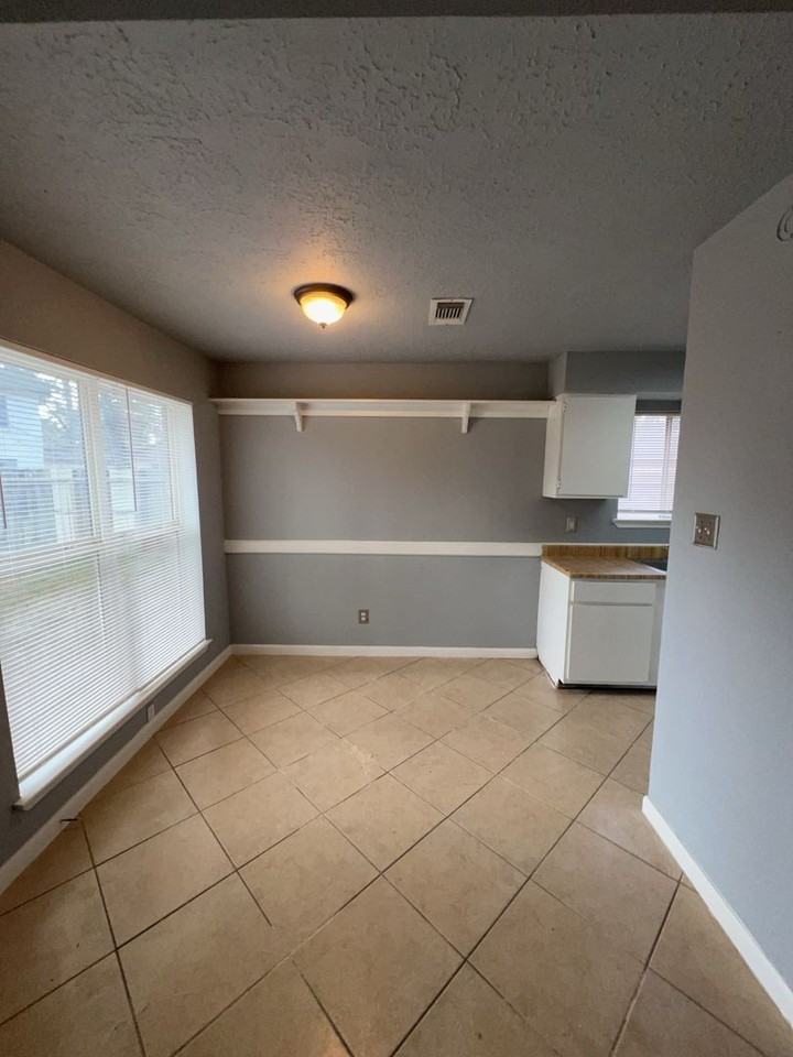 4546 Algernon Dr - Photo 7 of 16