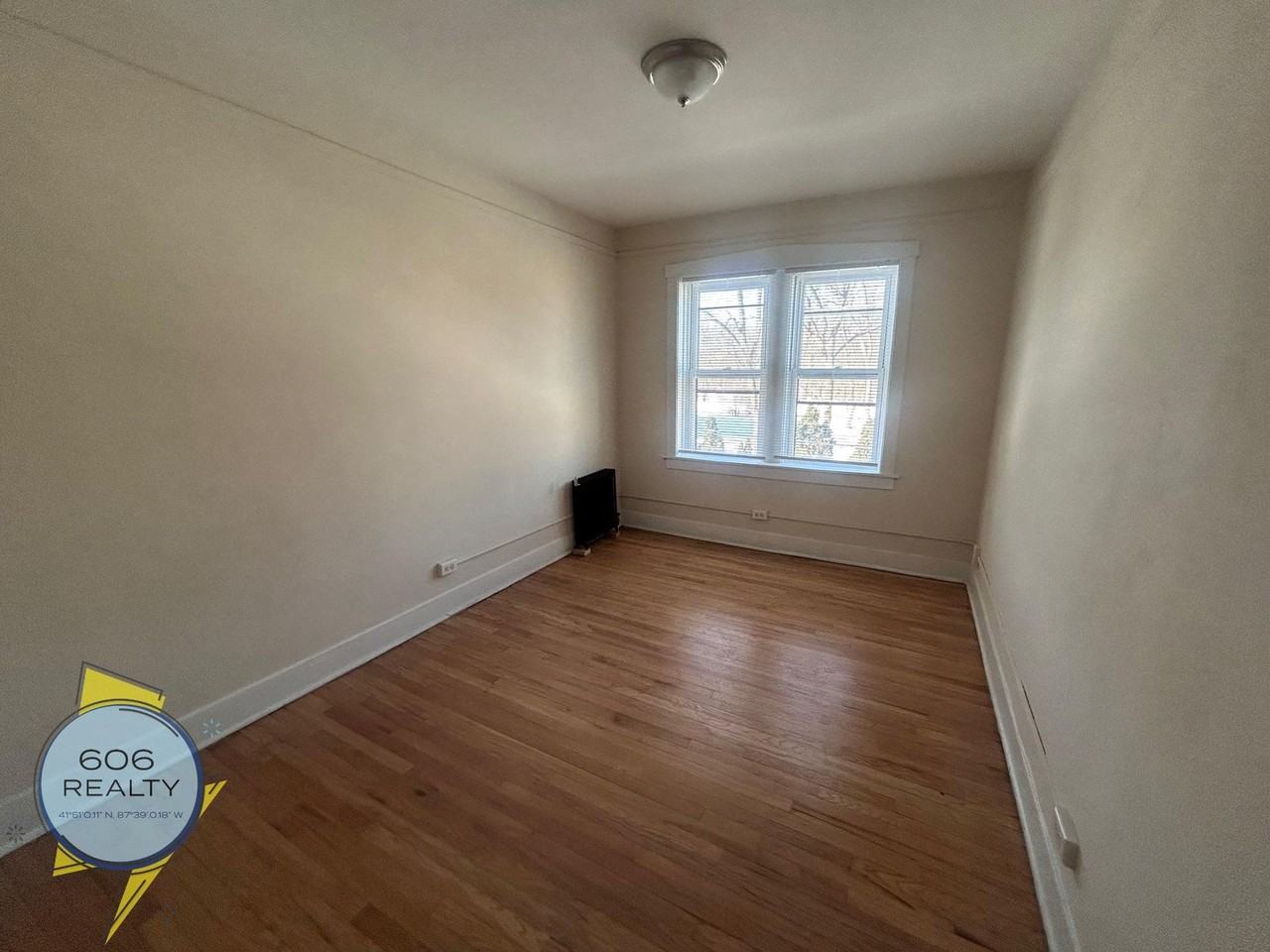 Downtown Riverside Courtyard Apts! - Photo 4 of 8