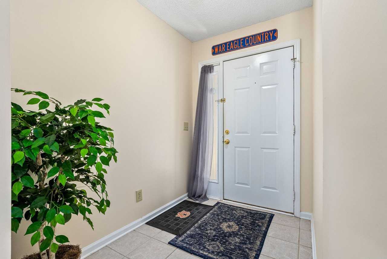 1056 Stonegate Dr Apt B - Photo 3 of 11