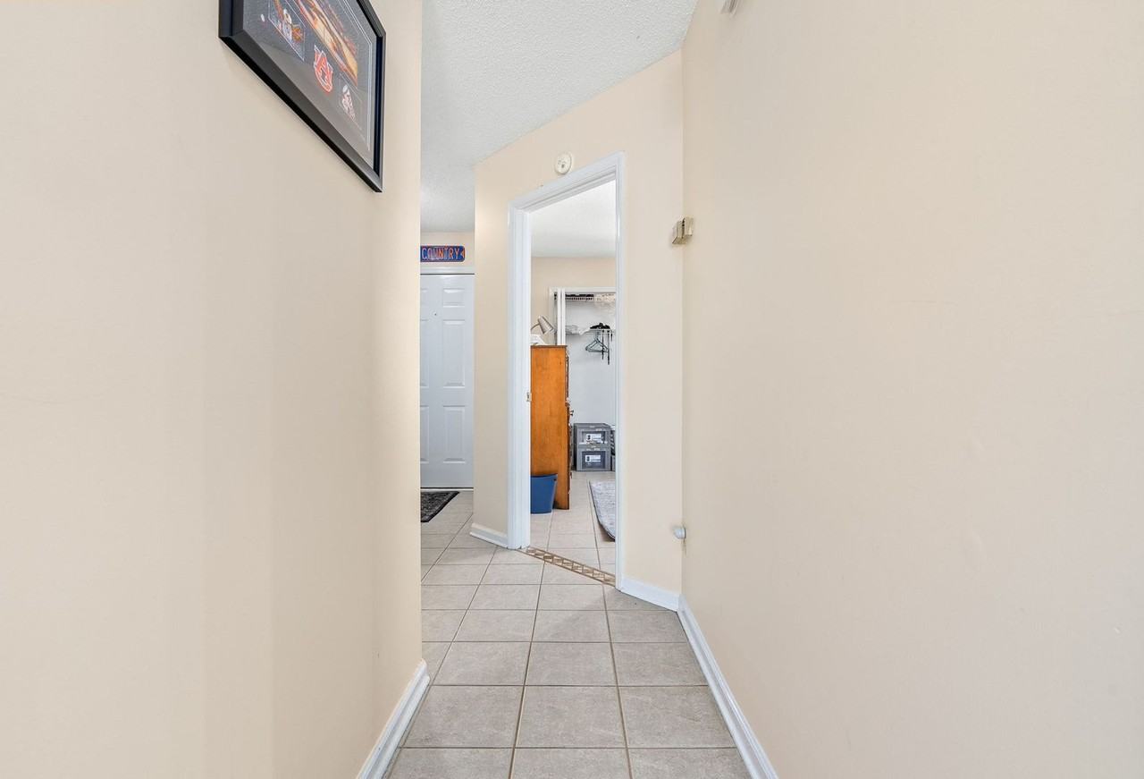 1056 Stonegate Dr Apt B - Photo 4 of 11