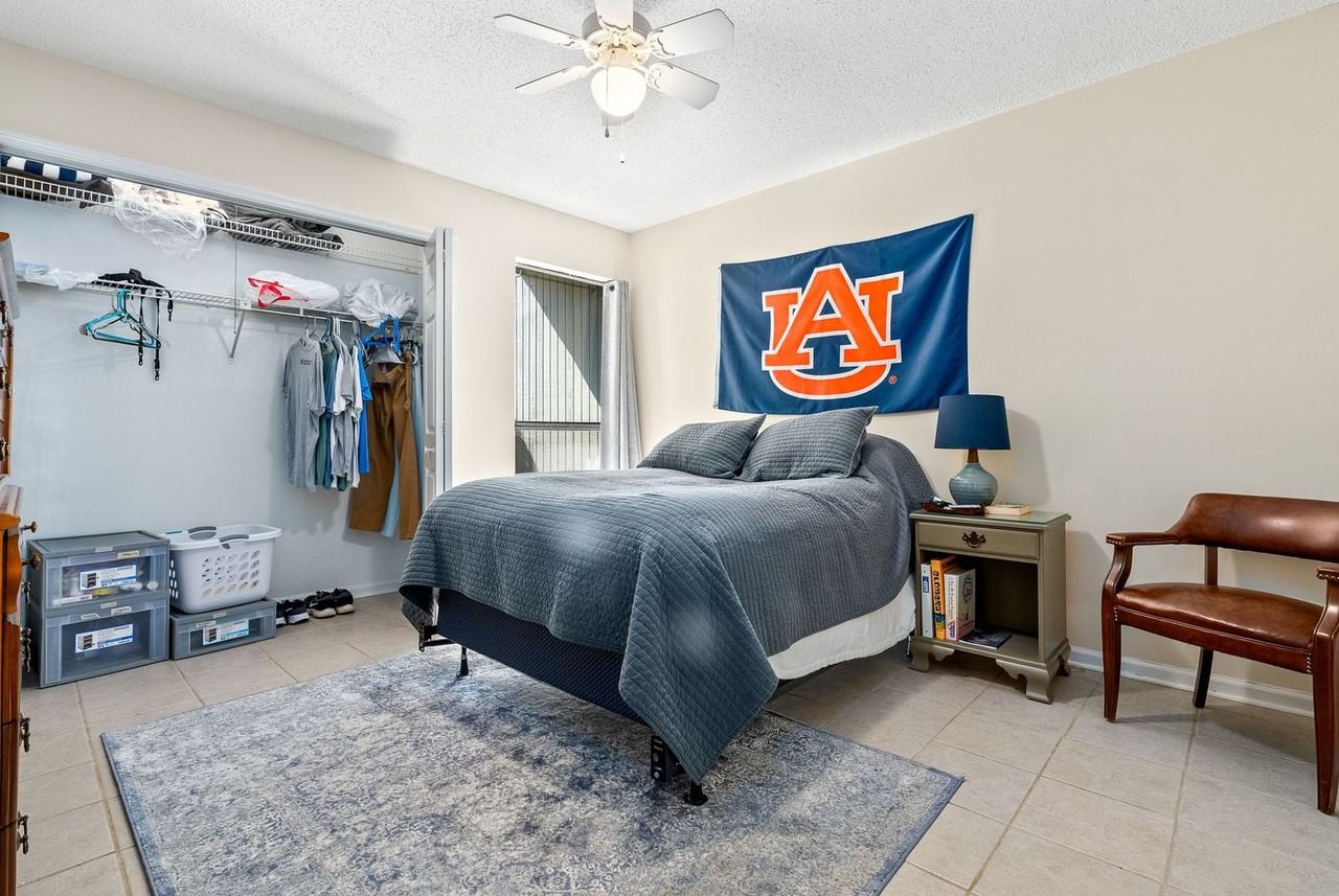 1056 Stonegate Dr Apt B - Photo 5 of 11