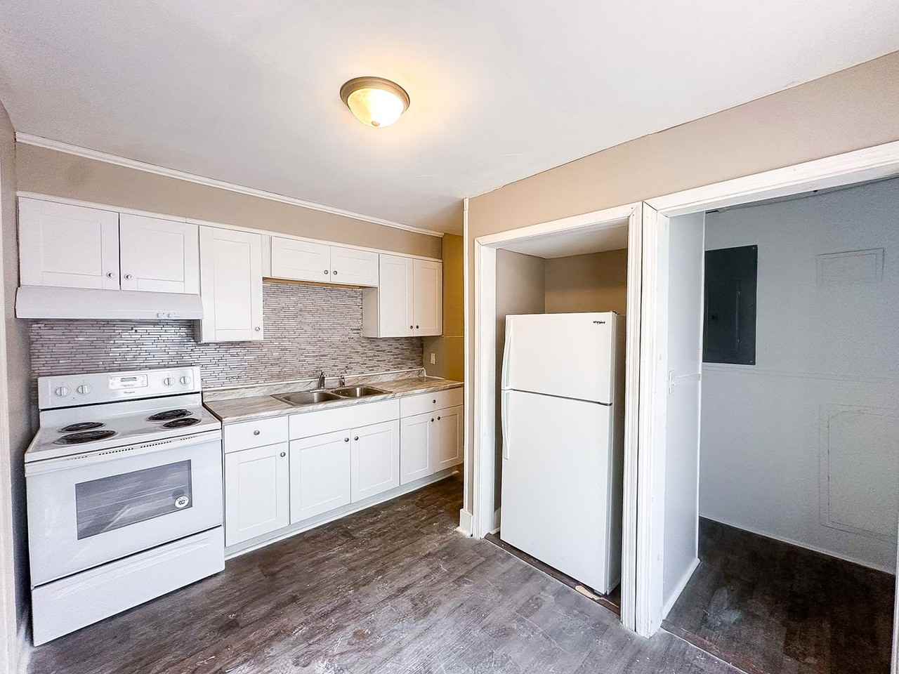 253 S Dearborn St - Photo 7 of 18