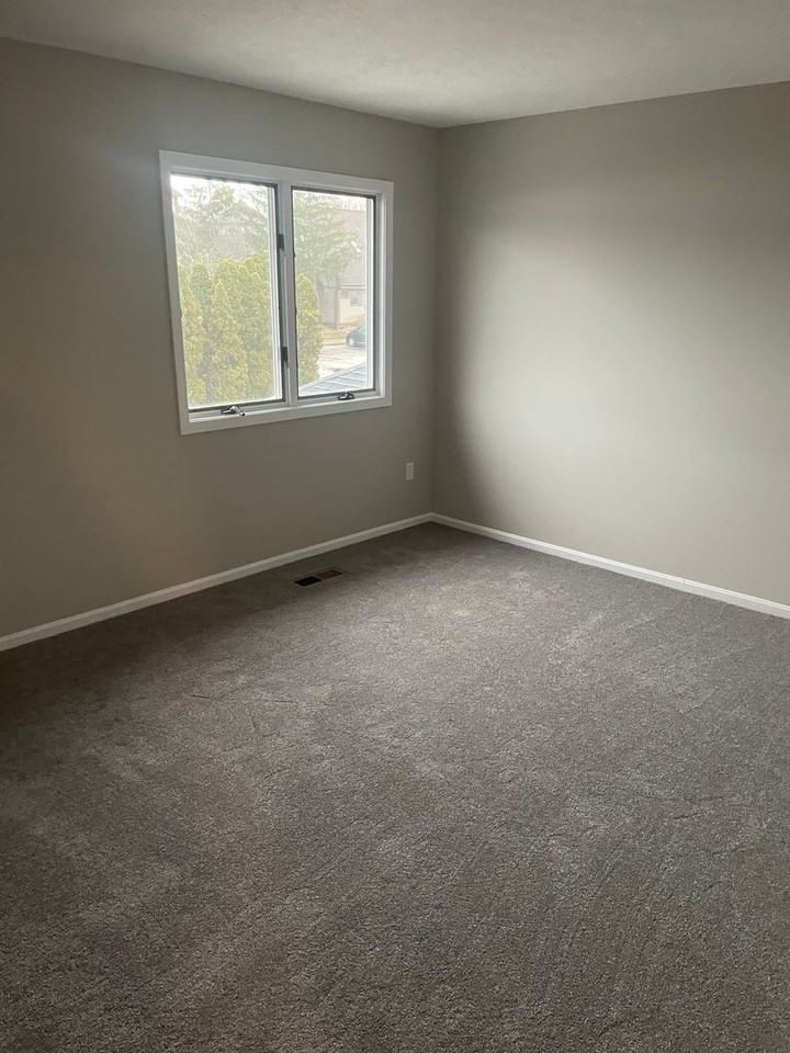 2816 Sand Run Pkwy - Photo 2 of 24