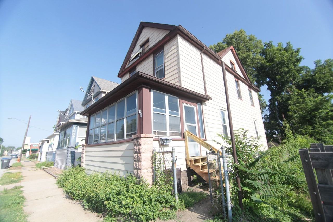 1011 4th Ave - Photo 2 of 24