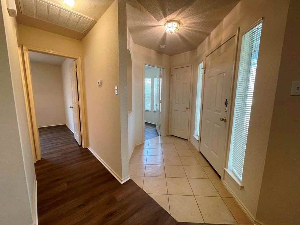 733 Hogan - Photo 3 of 44