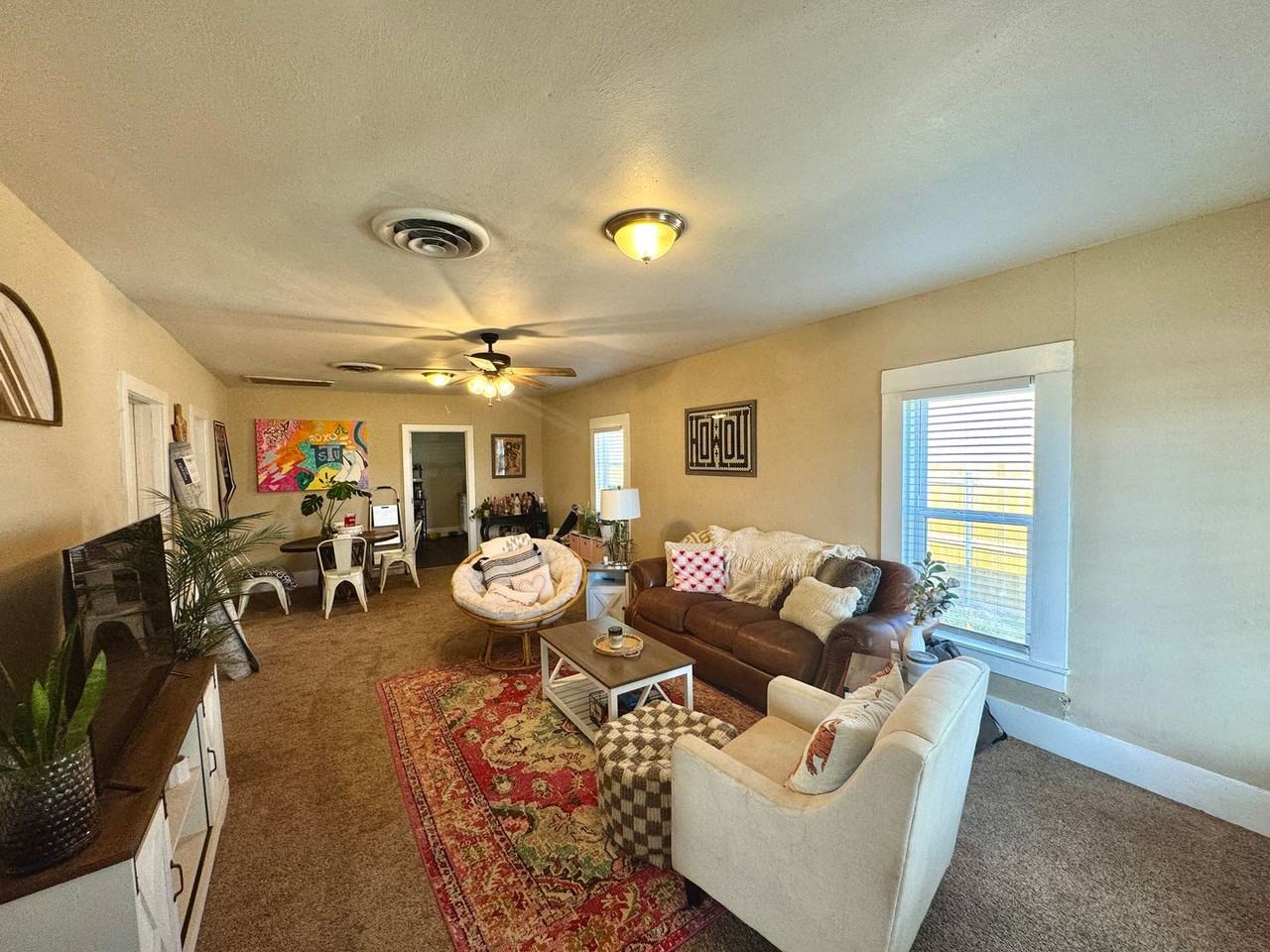 1287 W Frey St - Photo 4 of 29
