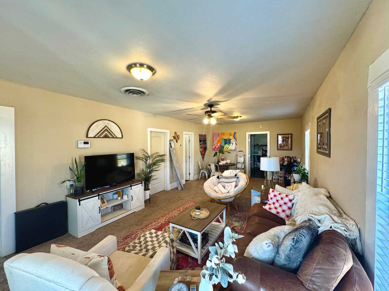1287 W Frey St - Photo 5 of 29