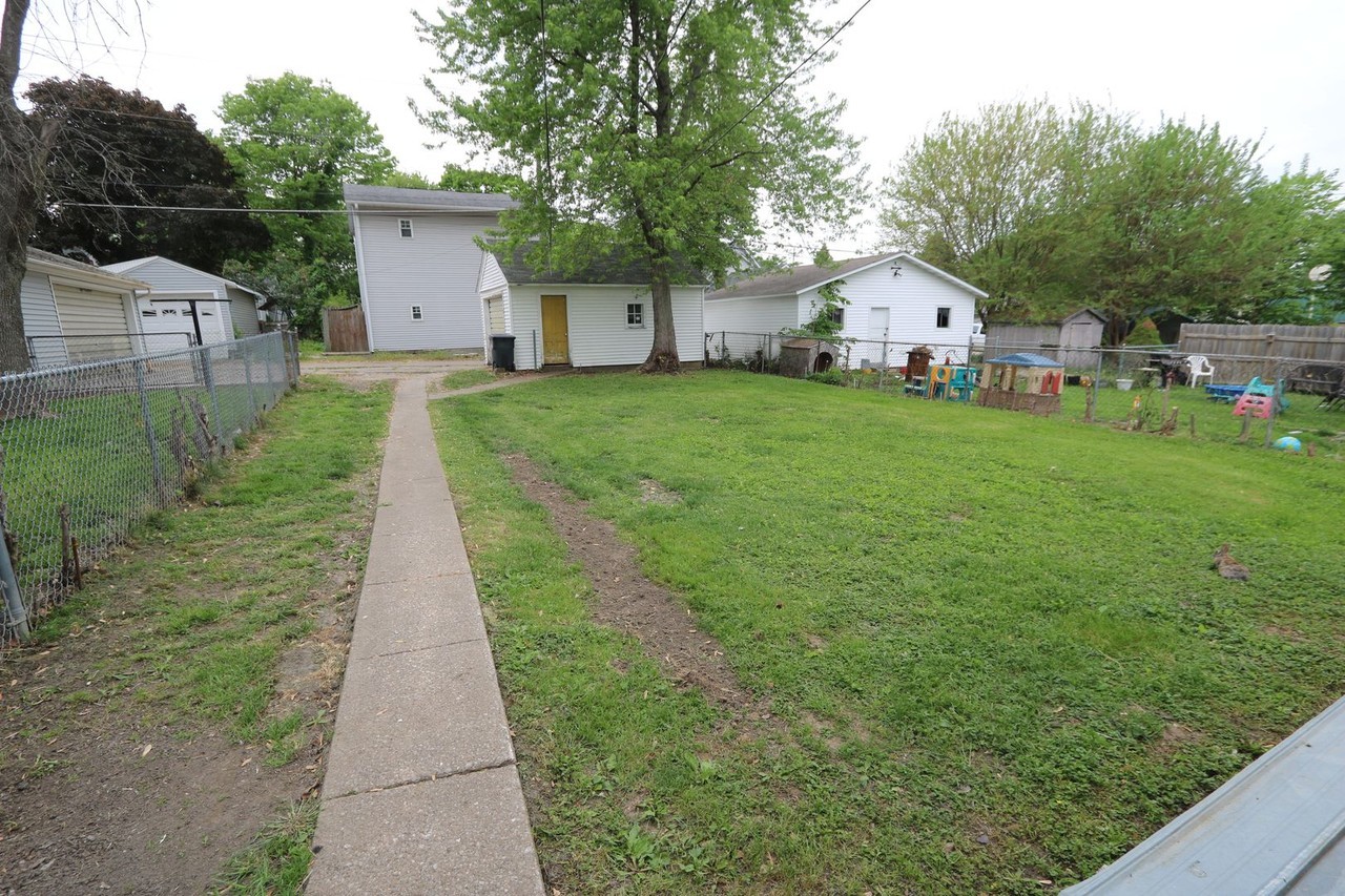1217 Madison Ave - Photo 2 of 15