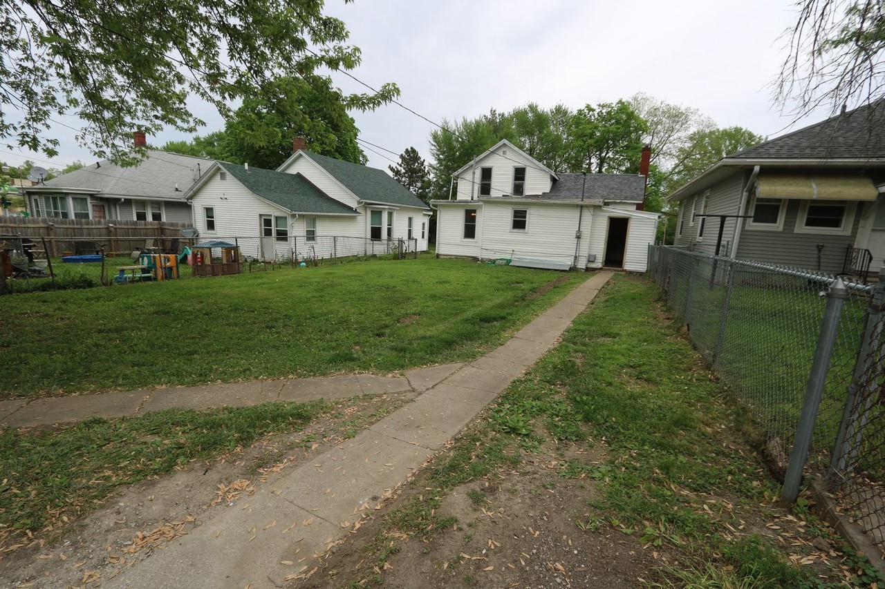 1217 Madison Ave - Photo 3 of 15