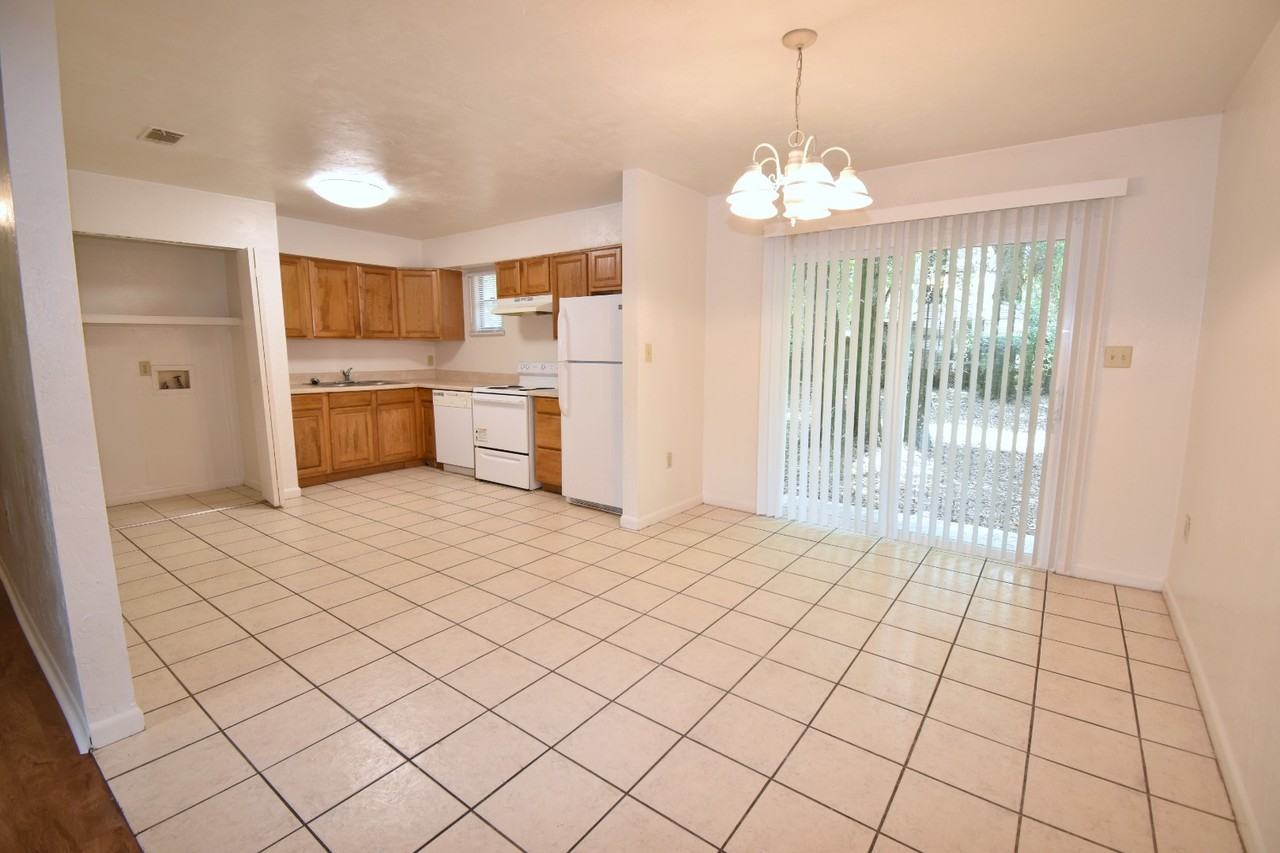 2041 Nw 33rd Ave - Photo 3 of 17