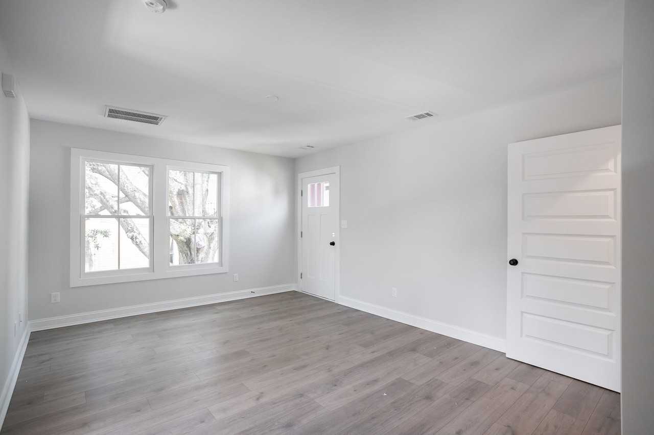 1720 Barnard St #B - Photo 4 of 15