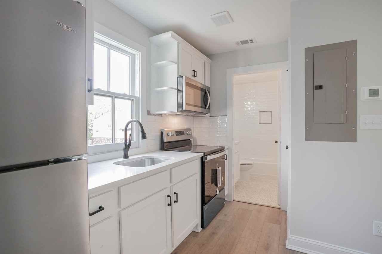 1720 Barnard St #B - Photo 5 of 15