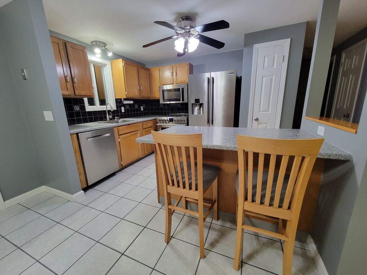 27 Medieval Way - Photo 3 of 21