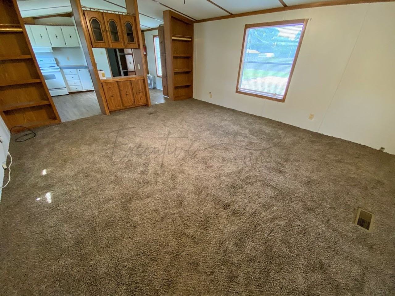 605 Fairview St - Photo 2 of 9