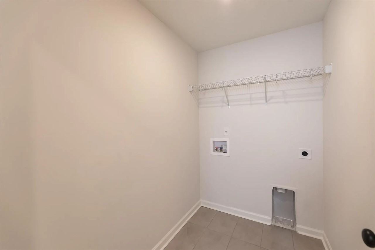 140 Blue St - Photo 3 of 14