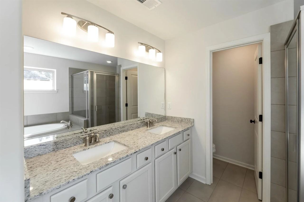 140 Blue St - Photo 5 of 14