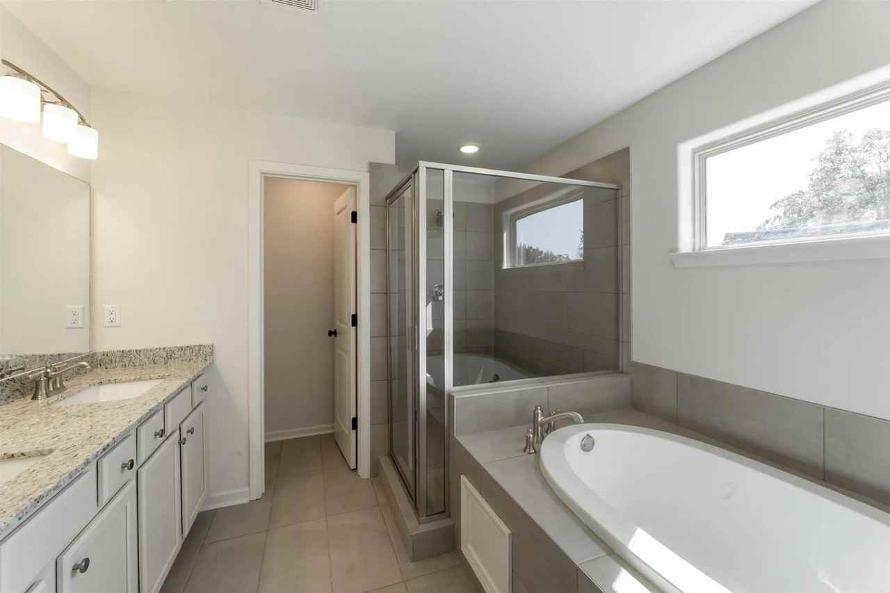 140 Blue St - Photo 6 of 14