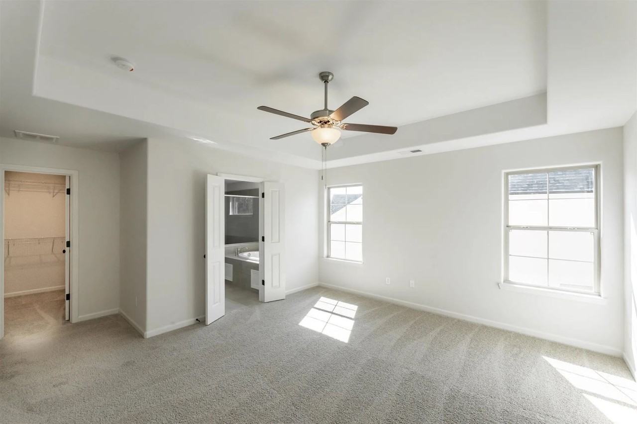 140 Blue St - Photo 7 of 14