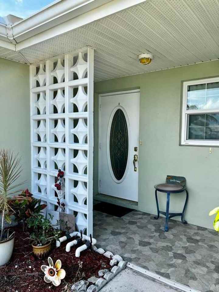 910 Savannas Point Dr - Photo 2 of 22