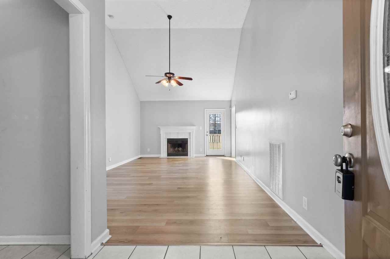 3802 Mcallister Dr - Photo 2 of 35