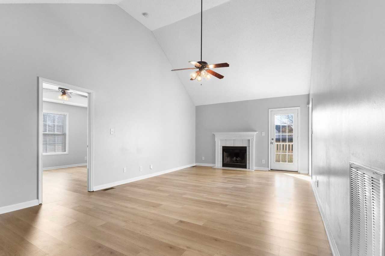 3802 Mcallister Dr - Photo 3 of 35