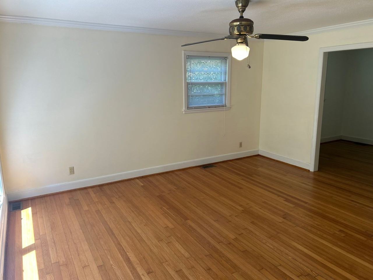 1232 Melrose Dr - Photo 5 of 20