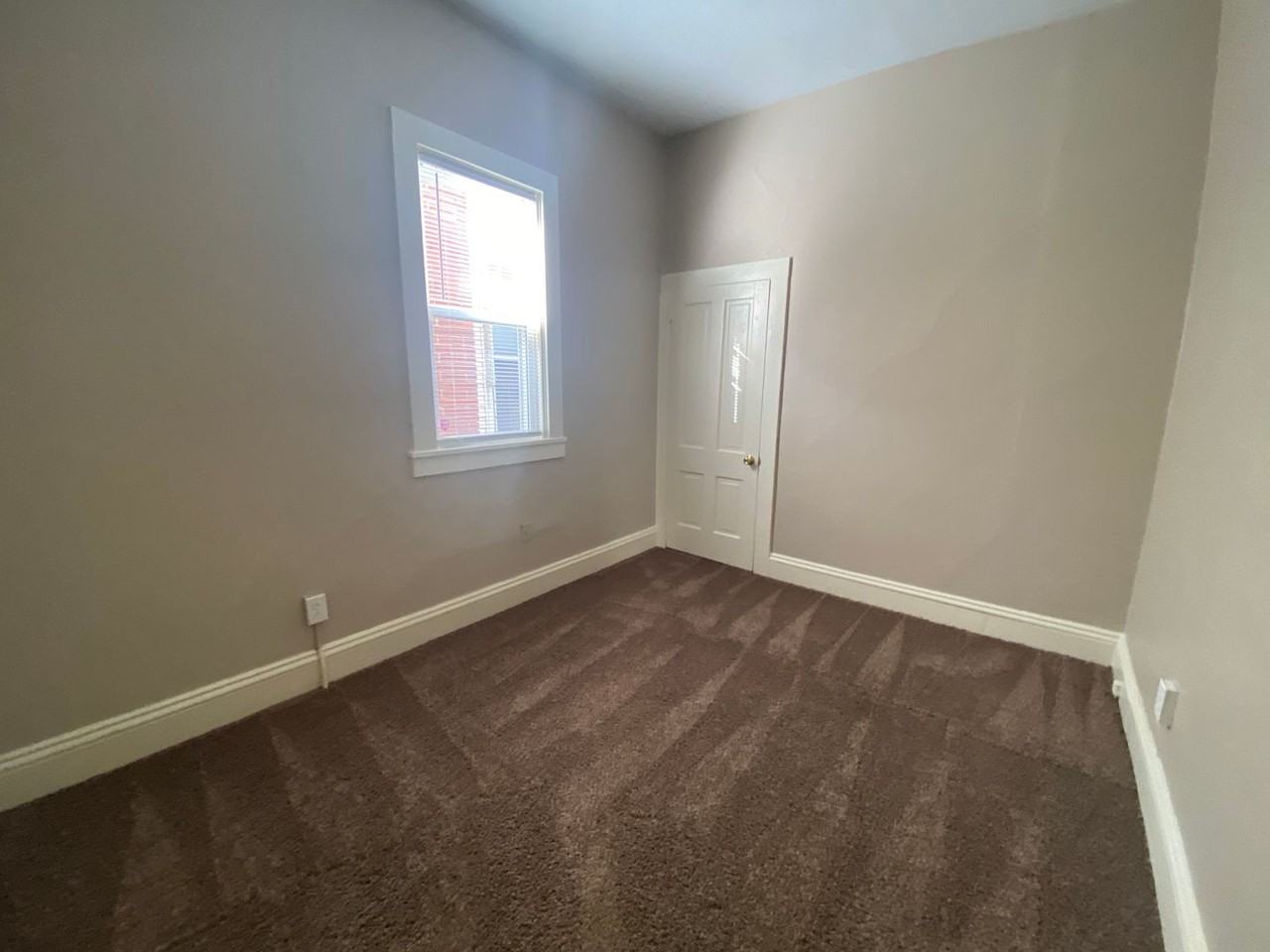 1230 Summit St - Photo 6 of 9