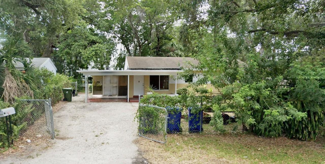 1914 Sw 8th St - Photo 2 of 2