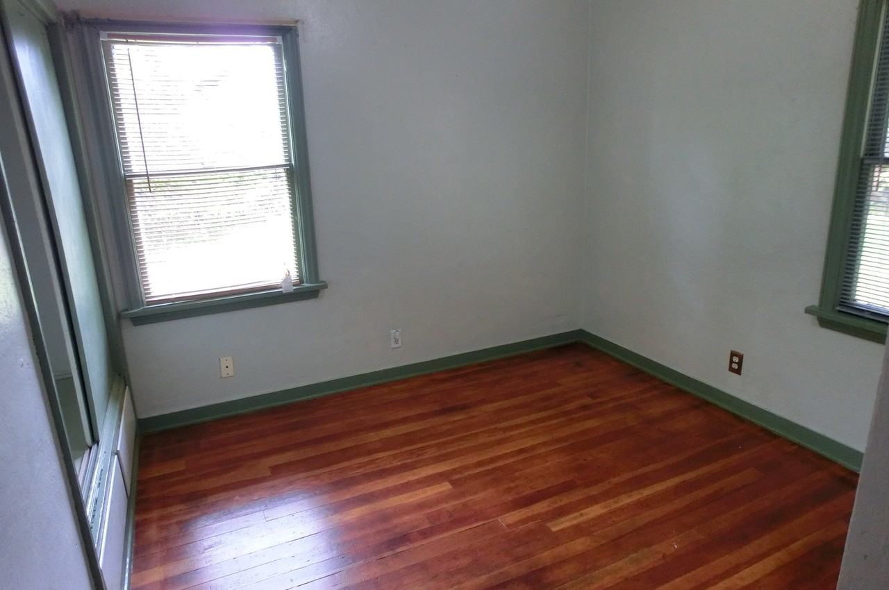 868 Northeast a Street - Photo 7 of 14