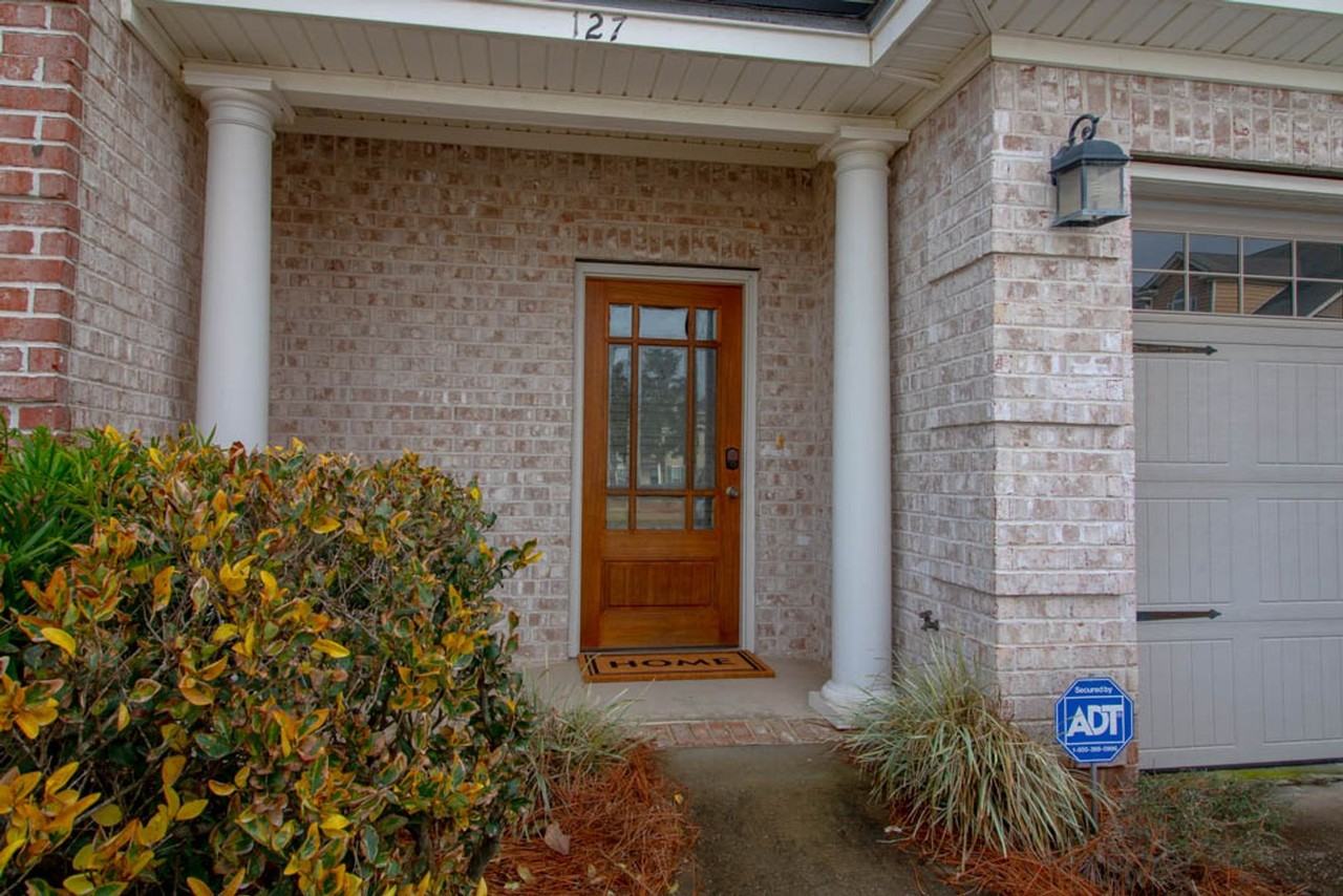 127 Ventura Pl - Photo 2 of 36