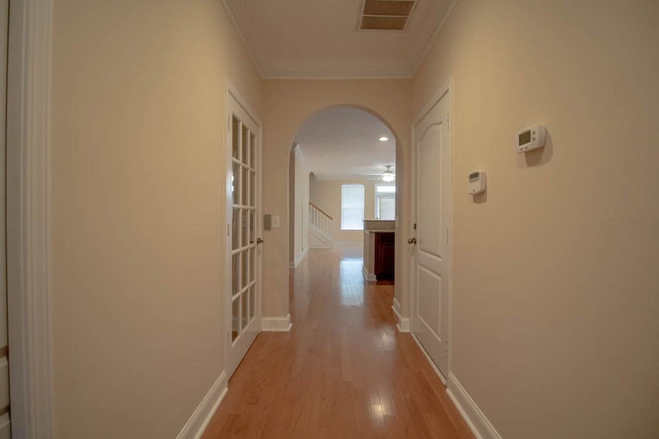 127 Ventura Pl - Photo 4 of 36