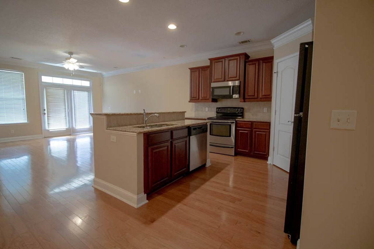 127 Ventura Pl - Photo 5 of 36