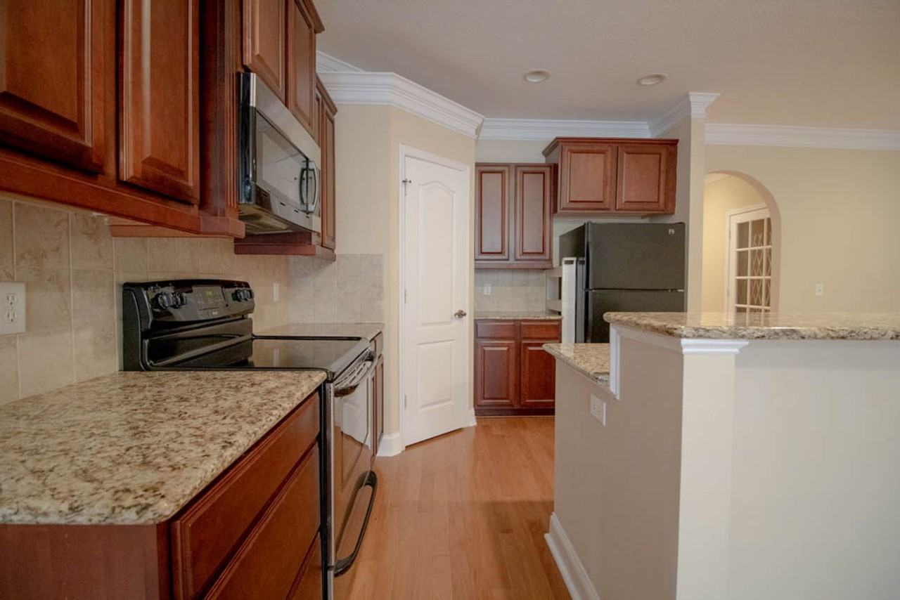 127 Ventura Pl - Photo 6 of 36