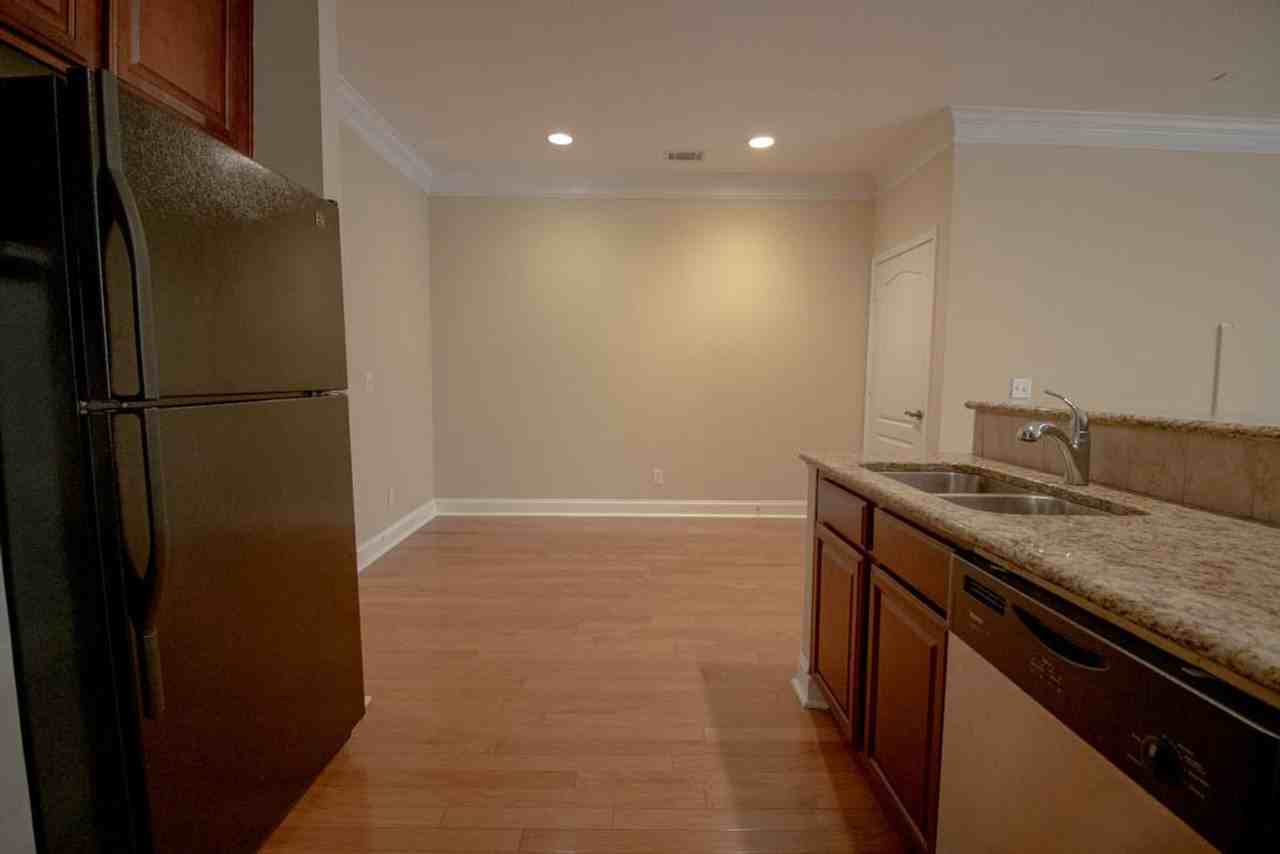 127 Ventura Pl - Photo 7 of 36