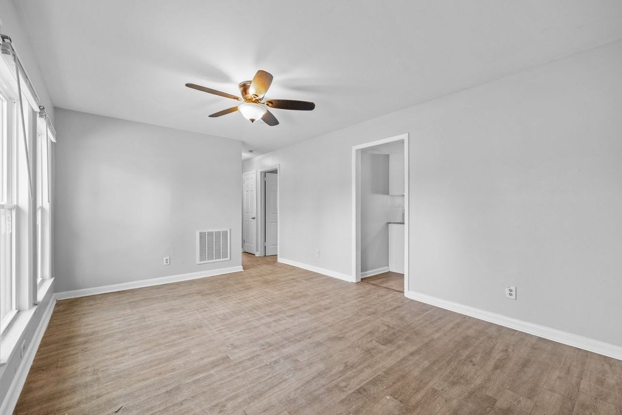 924 Beverly Dr - Photo 3 of 25