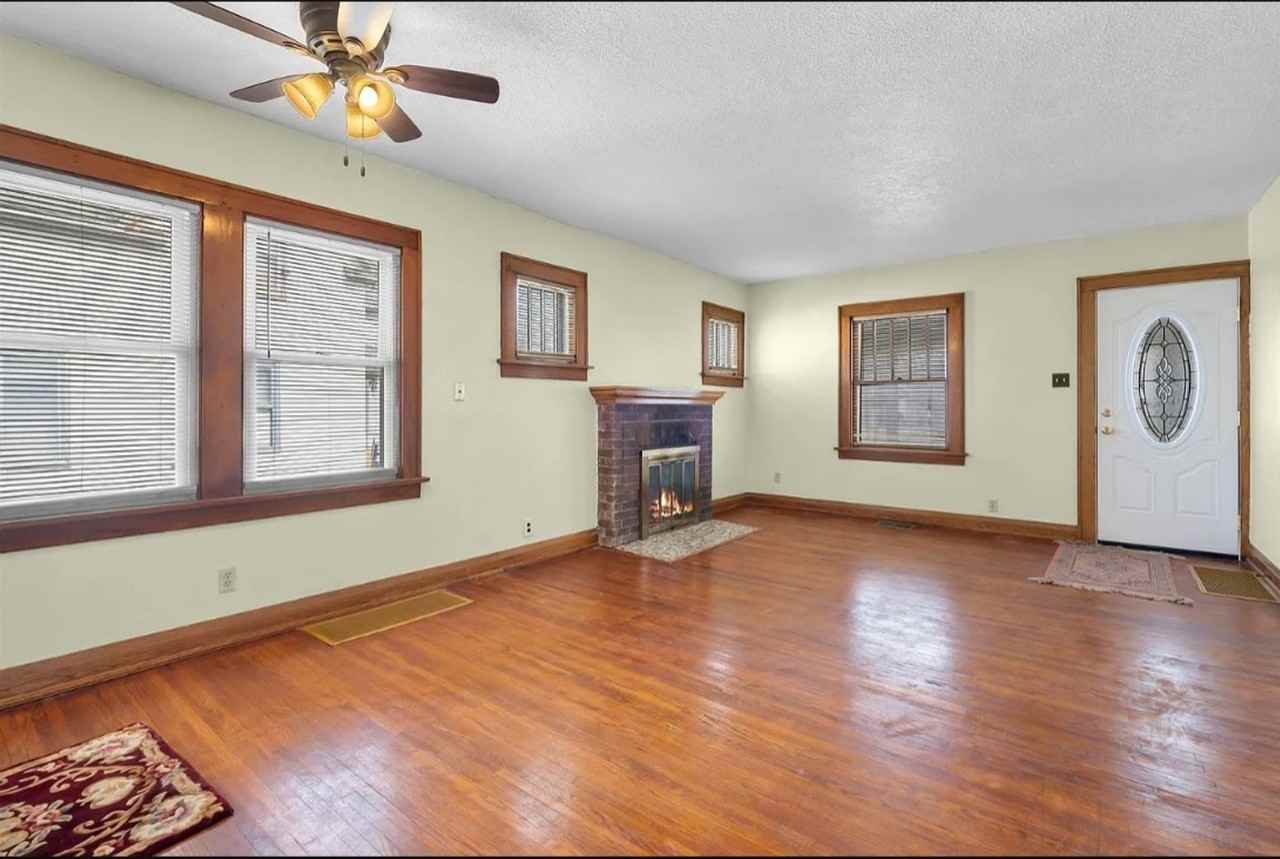 1132 Leavitt St - Photo 4 of 13