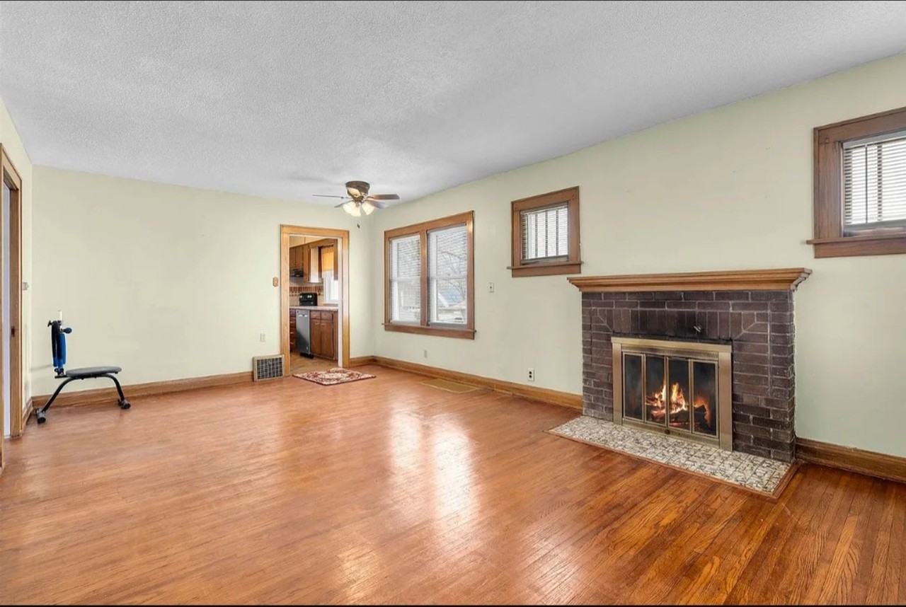 1132 Leavitt St - Photo 5 of 13