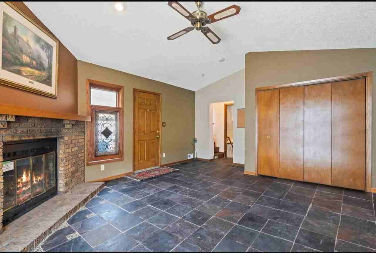 1132 Leavitt St - Photo 7 of 13