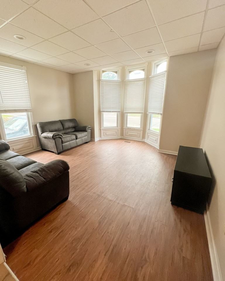 17 Tompkins - Photo 3 of 7