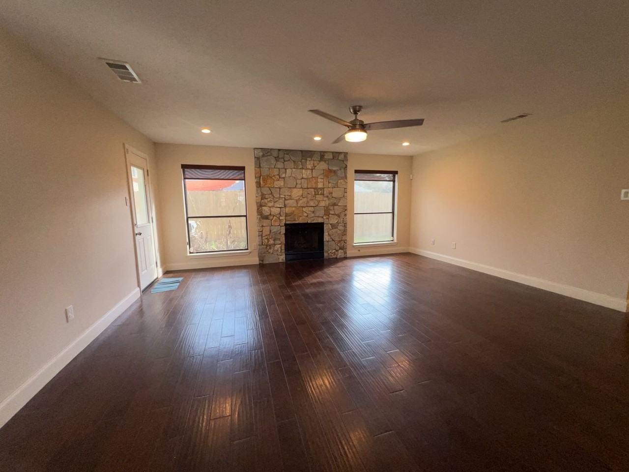 7402 Wood Bluff Blvd - Photo 4 of 25