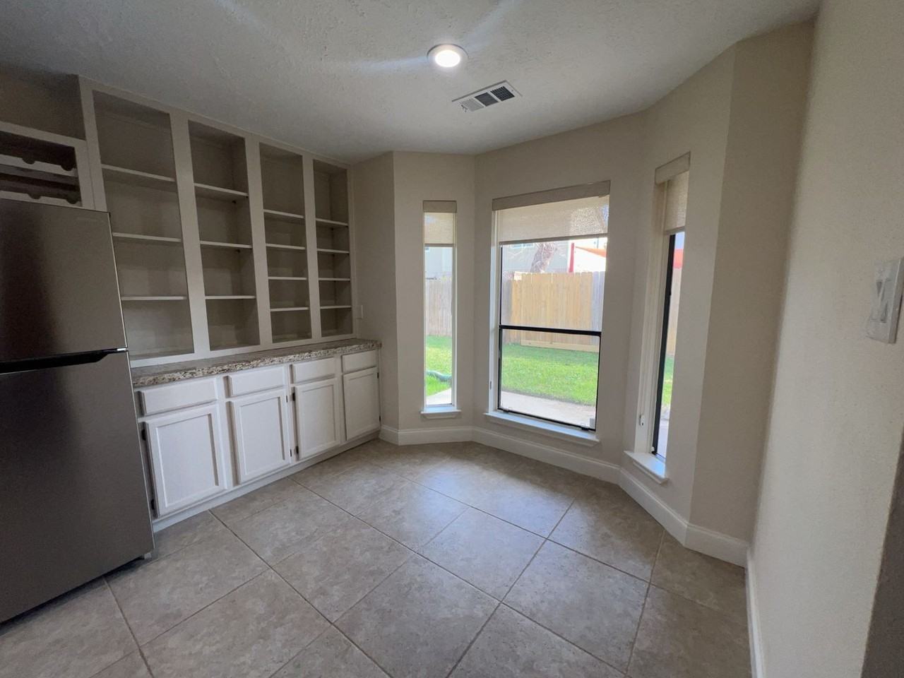 7402 Wood Bluff Blvd - Photo 5 of 25