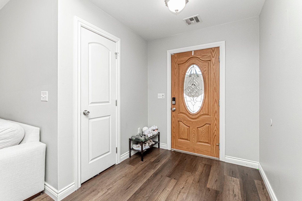 8763 William Dr - Photo 5 of 37