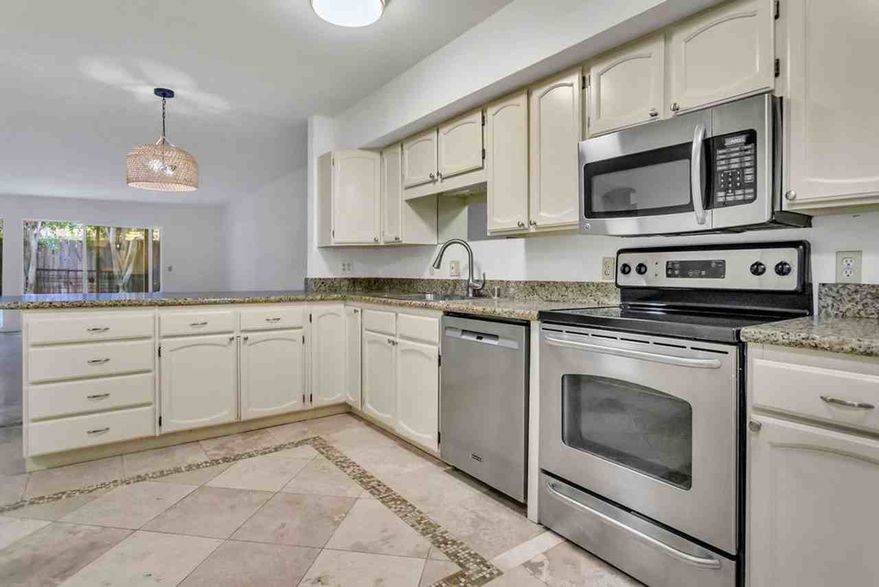 2600 Torrey Pines Rd #B18 - Photo 4 of 22