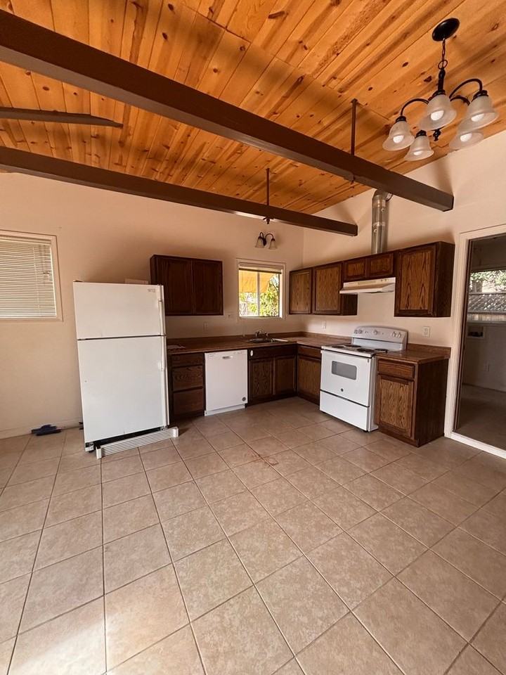 72 Henry St - Photo 4 of 7