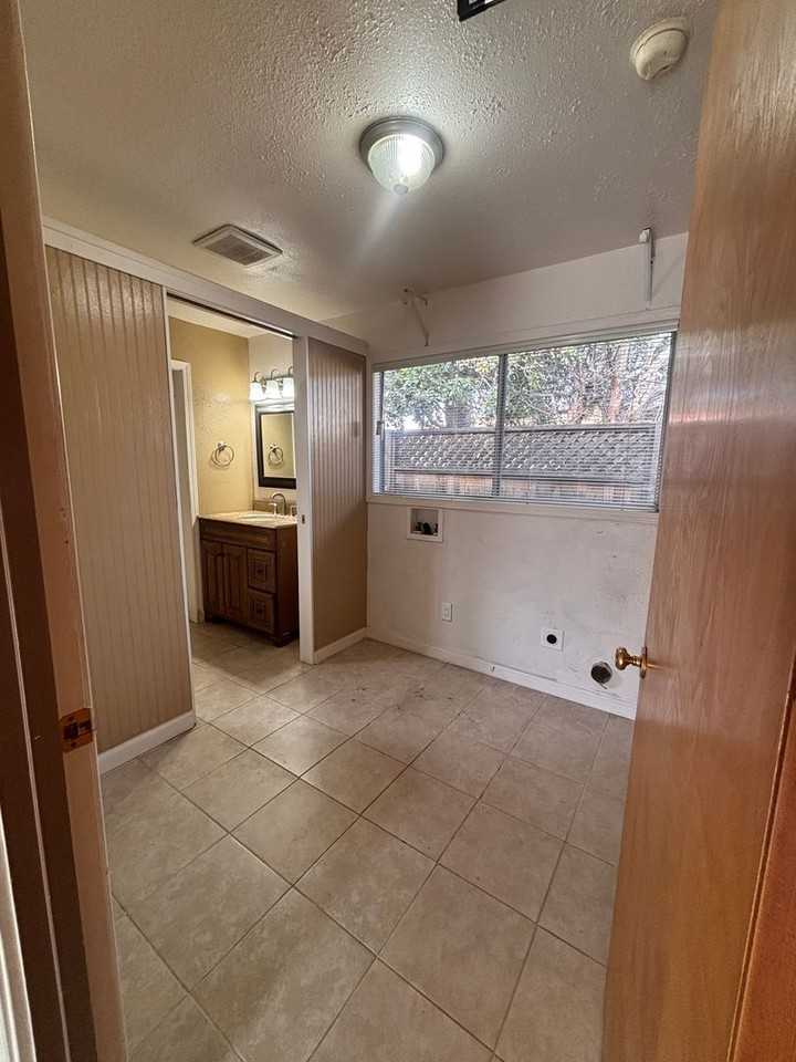 72 Henry St - Photo 6 of 7