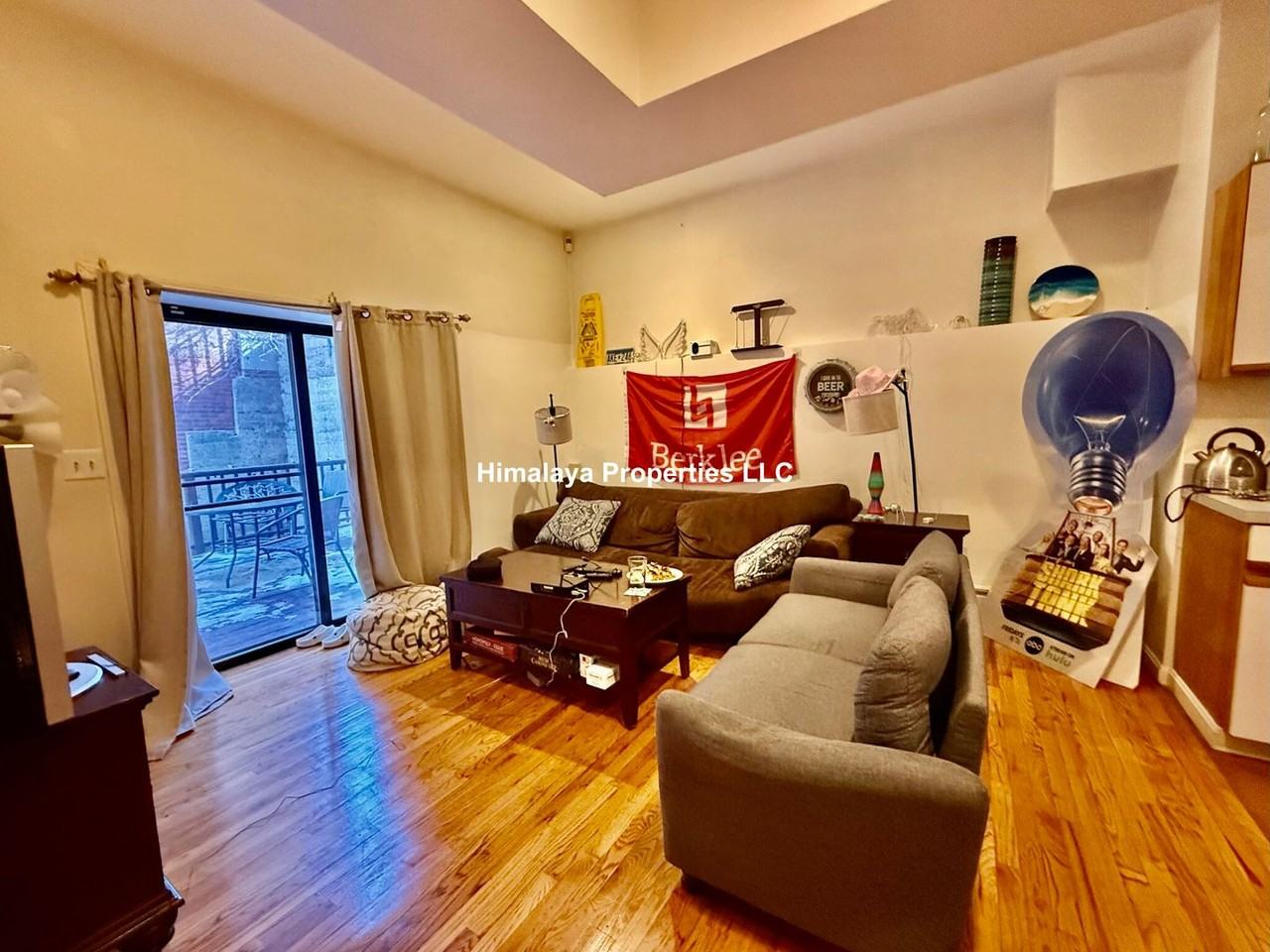 465 Park Dr - Photo 3 of 12