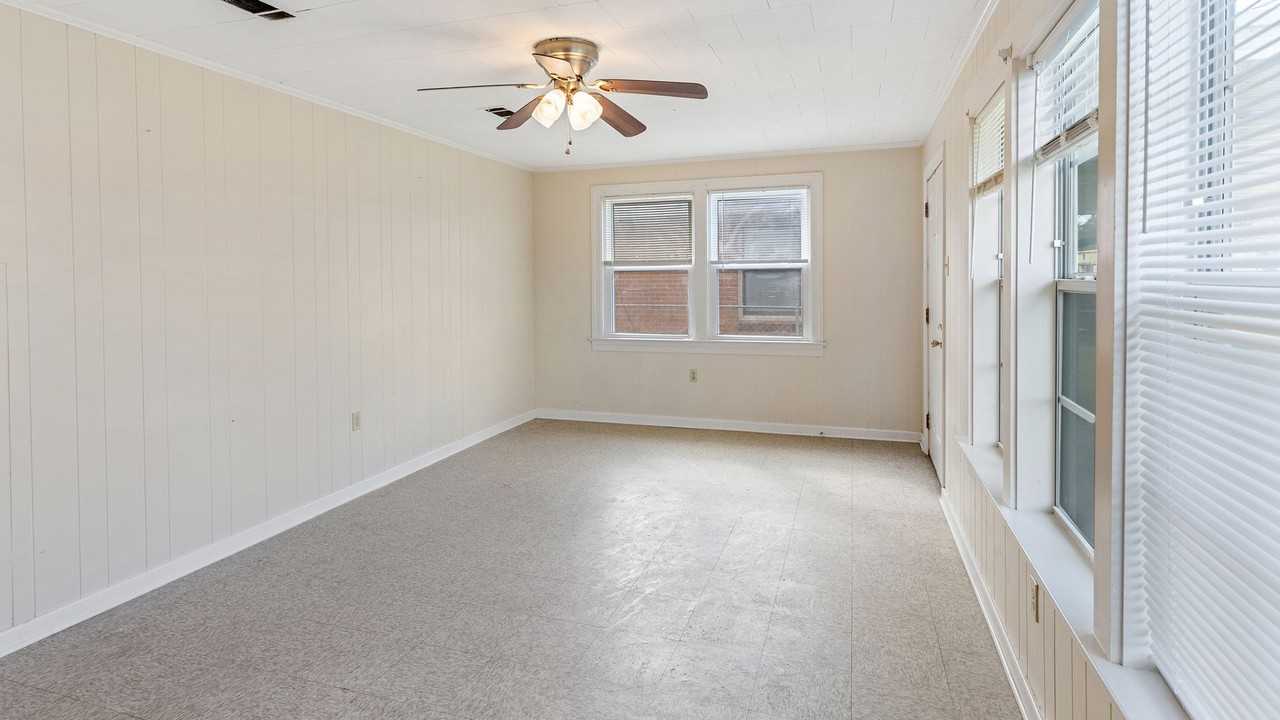 631 Michigan Ave - Photo 3 of 8