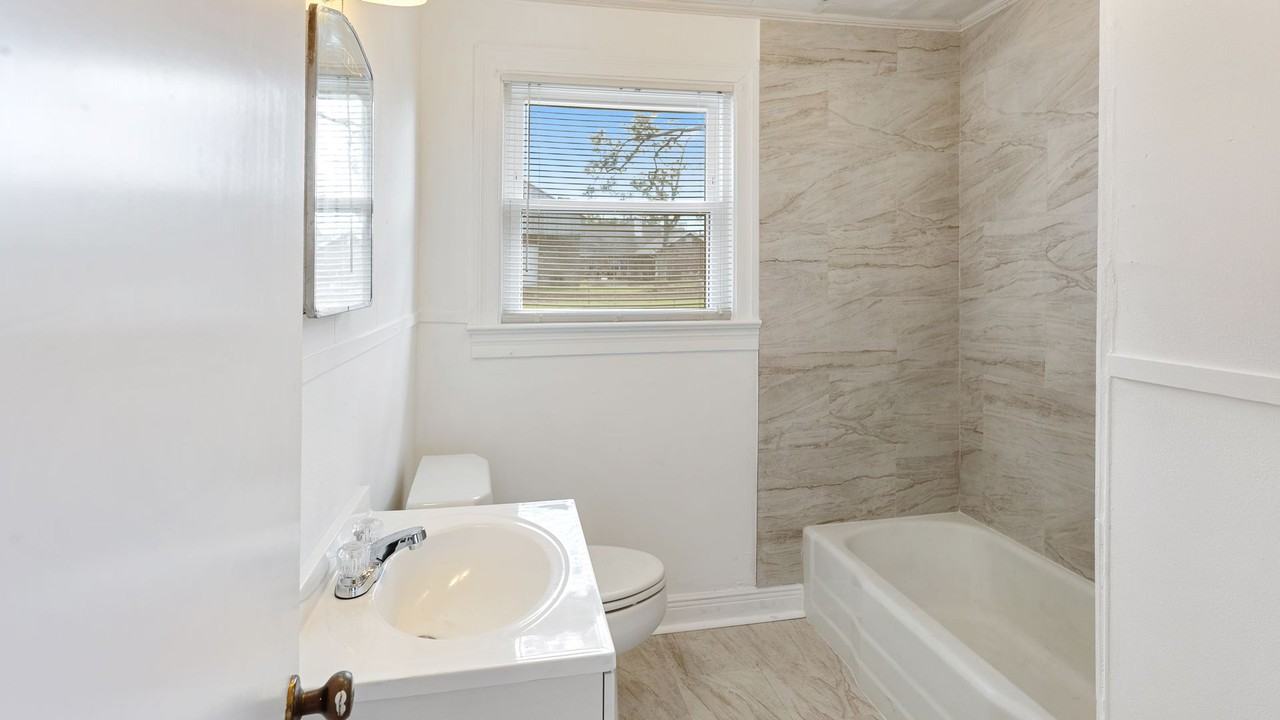631 Michigan Ave - Photo 4 of 8