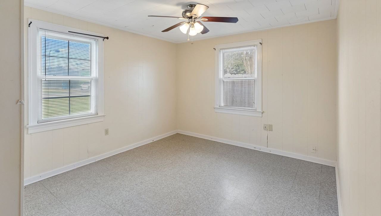 631 Michigan Ave - Photo 5 of 8