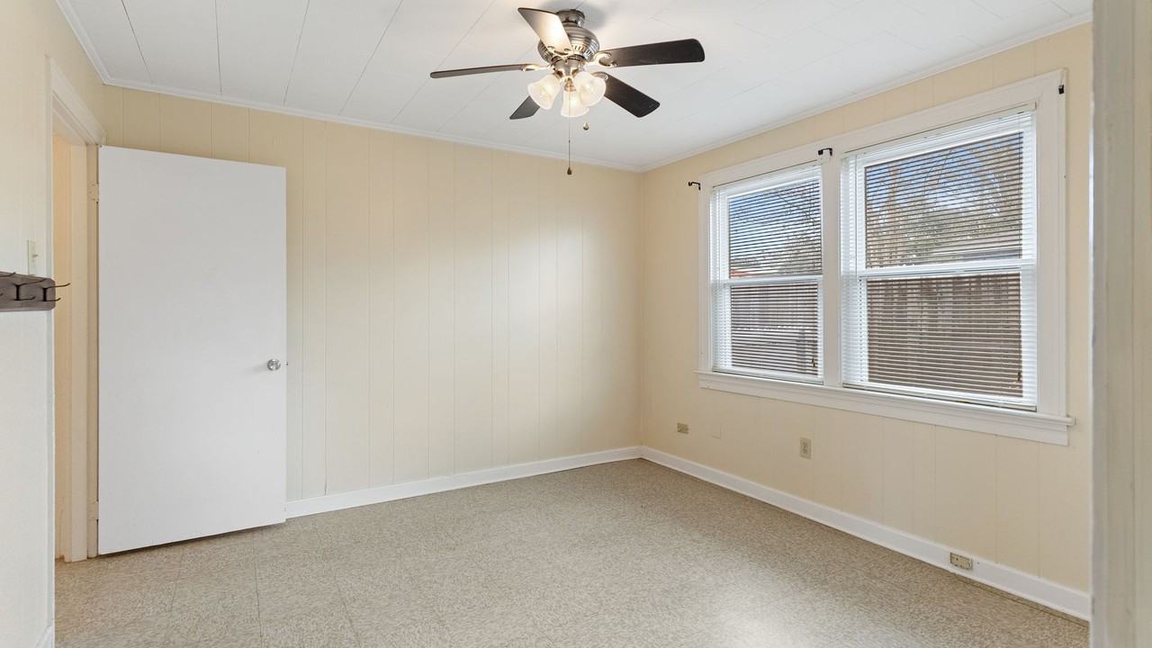 631 Michigan Ave - Photo 6 of 8